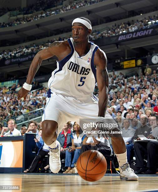 Josh Howard of the Dallas Mavericks drives the ball against the Milwaukee Bucks on March 28, 2007 at the American Airlines Center in Dallas, Texas....