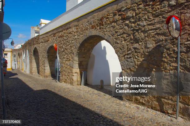 gua de prata aqueduct, vora, alentejo, portugal - prata stock pictures, royalty-free photos & images