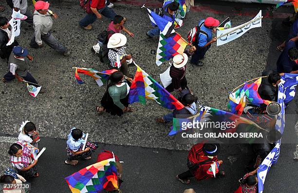 Lideres indigenas de America participan en una marcha durante la clausura de la Tercera Cumbre Continental de Pueblos Indigenas, en Ciudad de...