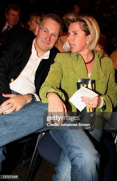 O2 Germany Ceo 187 O Henry Hall Stock Photos, High-Res Pictures, and Images - Getty Images
