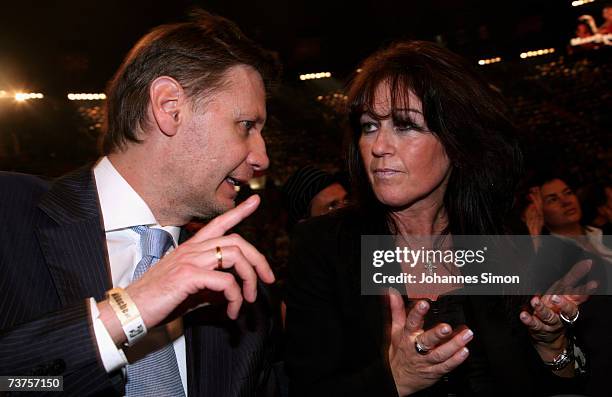 Manuela Maske , wife of boxer Henry Maske and TV-host Guenther Jauch are seen before the Cruiserweight fight of Henry Maske against Virgil Hill at...