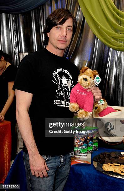 Musician Matt Flynn poses with the Girl Scouts display in the Distinctive Assets gift lounge during the 20th annual Kid's Choice Awards at Pauley...