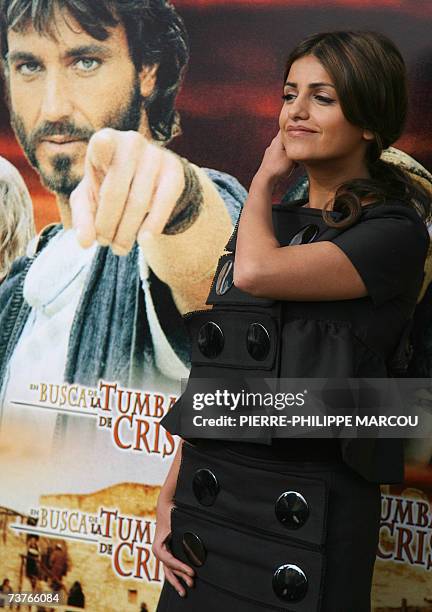 Spanish actress Monica Cruz gestures as she poses for photographers during the presentation of Italian director Giulio Base's movie "En Busca de la...