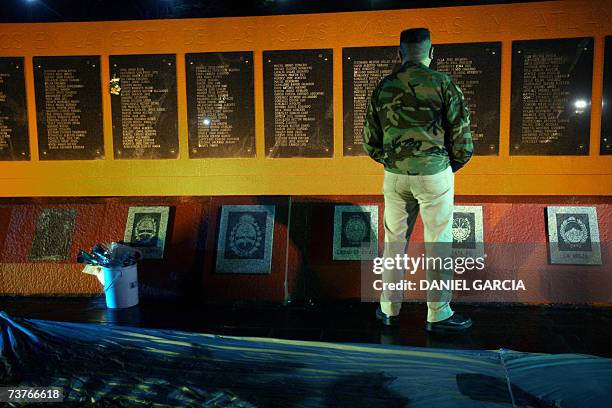 Buenos Aires, ARGENTINA: A veteran reads names at the cenotaph for the Argentine soldiers killed in combat during the Malvinas/Falkland war in 1982...