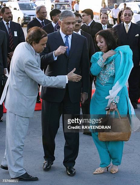 Indian Minister of Petroleum and Natural Gas, Murali Deora welcomes Pakistan Prime Minister Shaukat Aziz as his wife looks on during their arrival at...