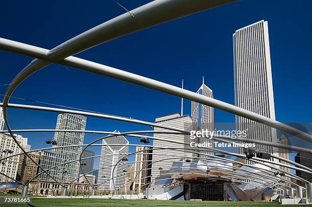 pritzker pavilion in millennium park chicago illinois usa - millennium park chicago 個照片及圖片檔