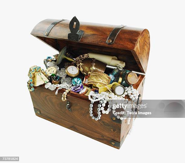 studio shot of treasure chest - treasure chest stock pictures, royalty-free photos & images