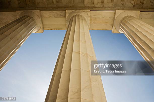 doric columns at the lincoln memorial washington dc usa - tetra images stock-fotos und bilder