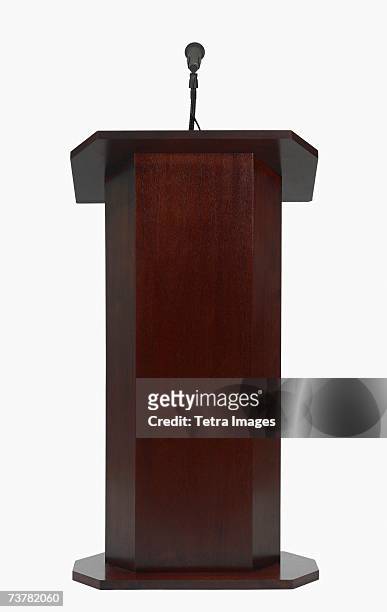 studio shot of podium with microphone - microphone white background stockfoto's en -beelden