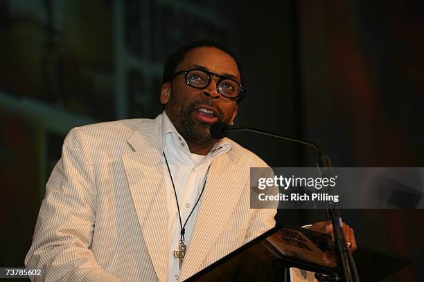 Spike Lee speaks during the MLB Beacon Awards Luncheon at the Peabody Hotel in Memphis, Tennessee on March 31, 2007.