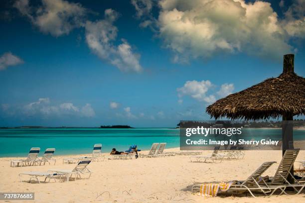 beach scenes - ilhas ábaco imagens e fotografias de stock