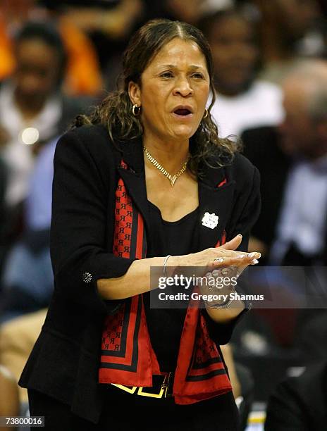 Head coach Vivian Stringer of the Rutgers Scarlet Knights coaches against the Tennessee Lady Volunteers during the 2007 NCAA Women's Basketball...