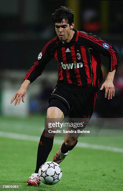 Kaka of Milan runs with the ball during the UEFA Champions League quarter final first leg match between AC Milan and Bayern Munich at the Giuseppe...
