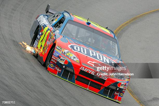 Jeff Gordon drives the DuPont Chevrolet on Turn 2 during NASCAR Richmond Testing at Richmond International Raceway April 4, 2007 in Richmond,...