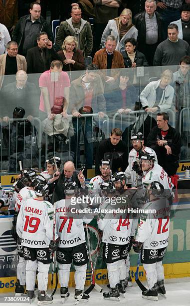 Head coach Doug Mason of Cologne instructs his team during the DEL Bundesliga play off semi final game between Adler Mannheim and Cologne Haie at the...