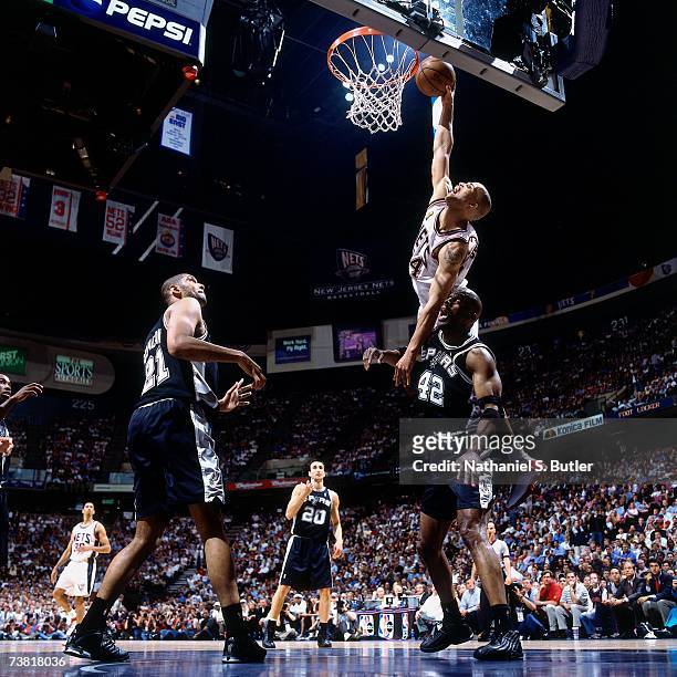 Richard Jefferson of the New Jersey Nets dunks against Kevin Willis of the San Antonio Spurs during Game Four of the NBA Finals played on June 11,...
