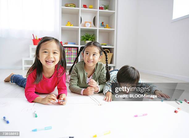 japanese girls and boy drawing picture with crayon - 子供のみ ストックフォトと画像
