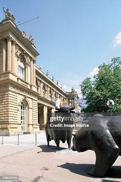 stock exchange, frankfurt, germany - frankfurter wertpapierbörse stockfoto's en -beelden