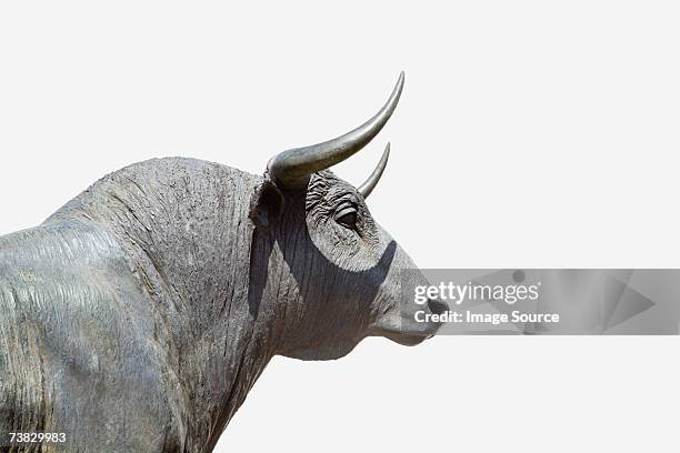 statue of a bull - 公牛 個照片及圖片檔