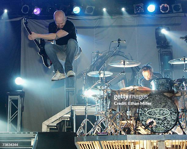 Guiterist Riser Riser (Album) Photos and Premium High Res Pictures - Getty Images