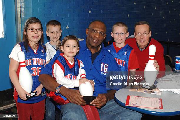 Bob Lanier, NBA Legend and Detroit Piston broadcaster, George Blaha pose with students during the Detroit Piston Bowling For Kids Fundraiser event at...