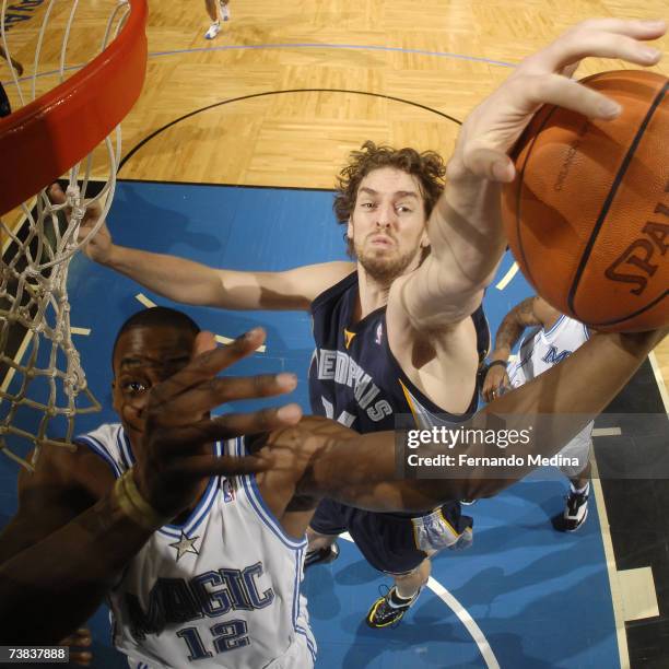 Pau Gasol of the Memphis Grizzlies blocks a shot against Dwight Howard of the Orlando Magic on April 7, 2007 at Amway Arena in Orlando, Florida. NOTE...