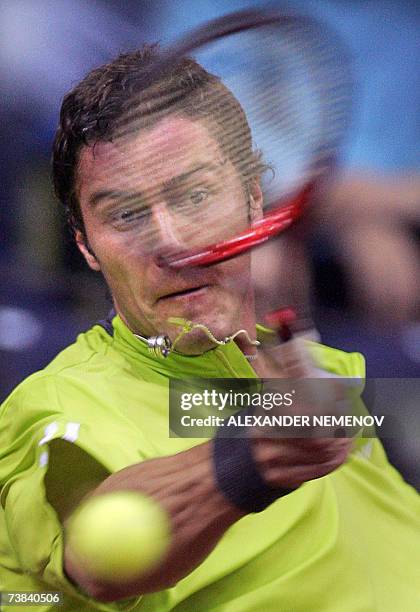 Moscow, RUSSIAN FEDERATION: Russia's Marat Safin returns a ball to France's Paul-Henri Mathieu during their Davis Cup quarter-final tennis tournament...