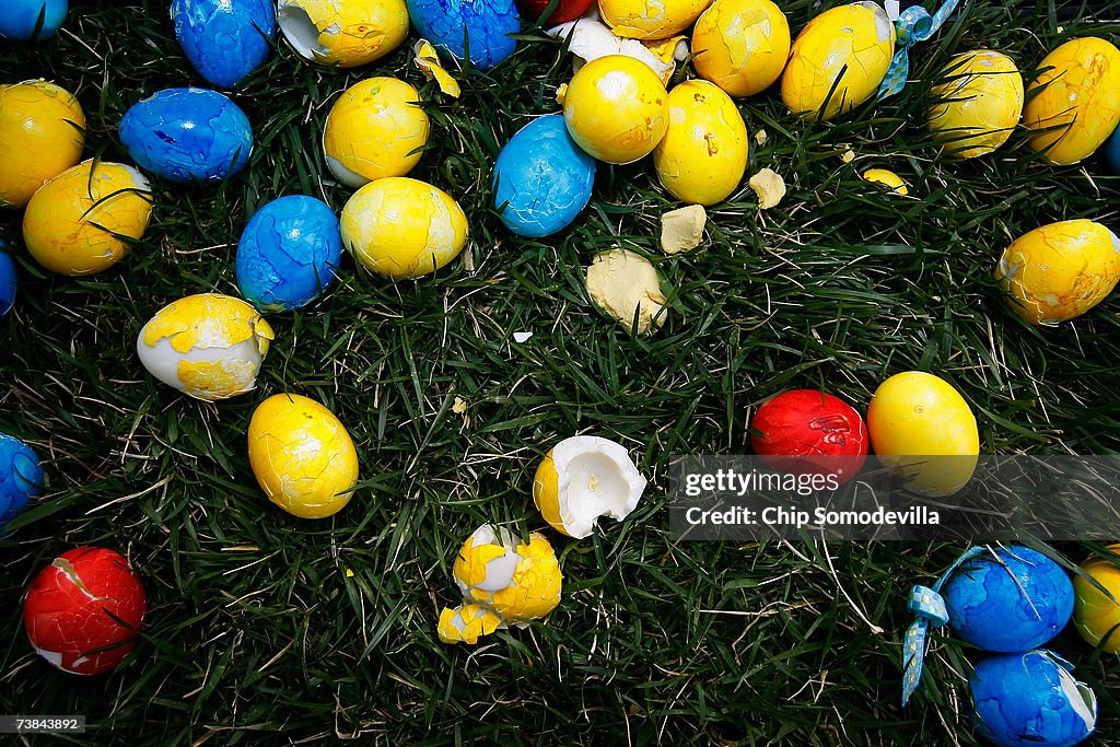 Laura Bush Hosts Annual White House Easter Egg Roll