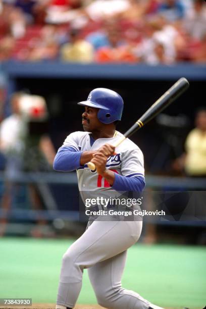 Third baseman Bill Madlock of the Los Angeles Dodgers bats against the Pittsburgh Pirates at Three Rivers Stadium circa 1985 in Pittsburgh,...