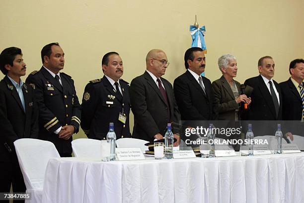 De I a D: el director de Migracion, Santos Cuc, el director adjunto de la Policia Nacional Civil , Henry Lopez, el director de la PNC, Julio...