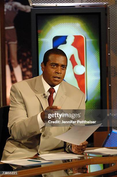 Ahmad Rashad Ahmad Rashad For Nba Photos and Premium High Res Pictures - Getty Images