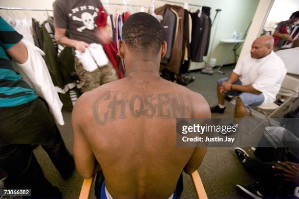 Basketball player Lebron James shows off his tattoo backstage between takes at a commercial shoot for Nike, August, 2005 at LA Center Stage in Los...