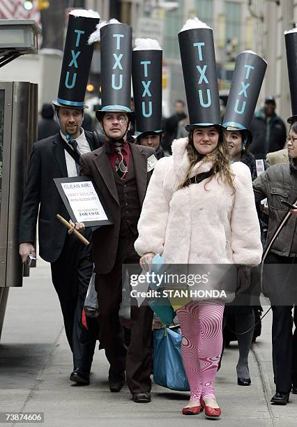 New York, UNITED STATES: Demonstrators calling themselves "Billionaires for Coal", of the Rainforest Action Network, 13 April 2007, walk to the...