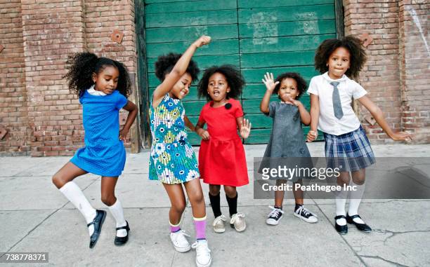 girls dancing on city sidewalk - african american girl child photos et images de collection
