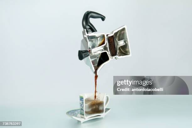 cross section of an espresso coffee maker, coffee and a cup - cafetera moka fotografías e imágenes de stock