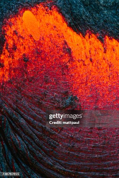 extreme close-up of lava flow on a mountain, hawaii, america, usa - magma stockfoto's en -beelden