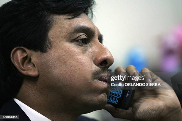 El abogado Jorge Sactic Estrada habla a traves de un celular mientras rinde declaracion indagatoria en el Juzgado Noveno de Instancia Penal en Ciudad...