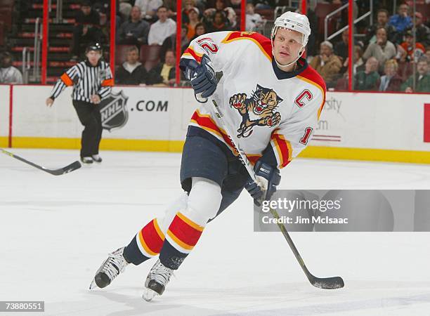 Olli Jokinen of the Florida Panthers skates against the Philadelphia Flyers during their NHL game on March 20, 2007 at the Wachovia Center in...