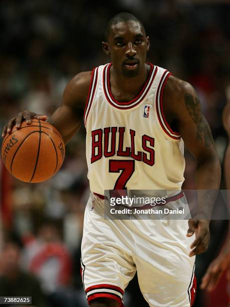 Ben Gordon of the Chicago Bulls brings the ball upcourt against the Charlotte Bobcats on his way to a game-high 20 points on April 13, 2007 at the...