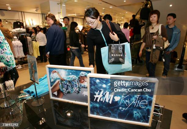 Chinese customers shop the just launched limited edition "H&M Loves Kylie" dresses at the newly opened Swedish giant H&M's first mainland China store...