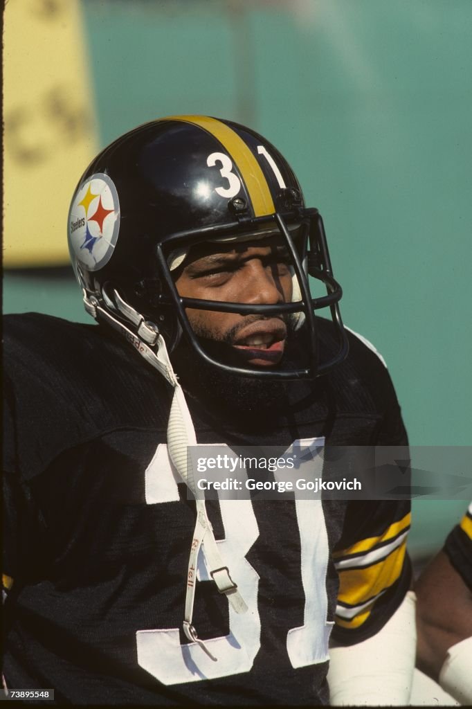 Johnny Shell Safety Donnie Shell of the Pittsburgh Steelers on the sideline during ...