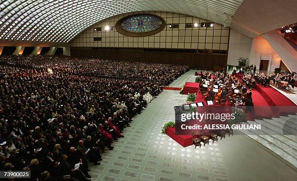 532 Radio Vatican Stock Photos, High-Res Pictures, and Images - Getty