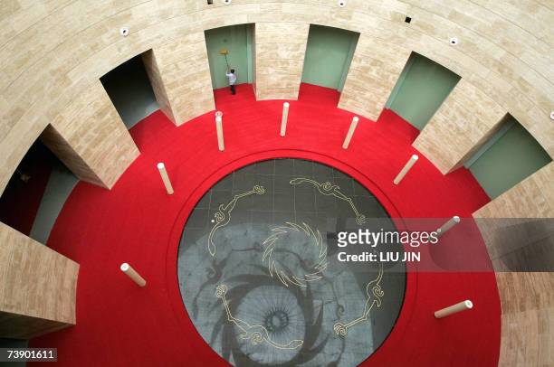 Worker cleans the windows at the newly opened Jinsha Museum in Chengdu, southwest China's Sichuan province 16 April 2007. With an investment of...