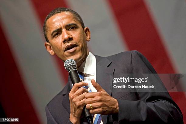 Democratic presidential candidate U.S. Sen. Barack Obama speaks to supporters at the Milwaukee Theater during a fundraiser April 16, 2007 in...