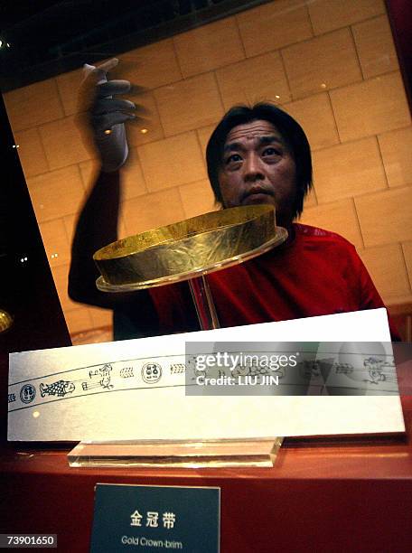 Musuem staff prepares the gold crown band for display prior to the opening of the Jinsha Museum in Chengdu, southwest China's Sichuan province 15...