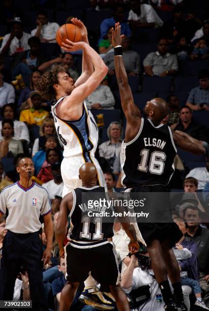 Pau Gasol of the Memphis Grizzlies shoots over Francisco Elson of the San Antonio Spurs on April 16, 2007 at FedExForum in Memphis, Tennessee. NOTE...
