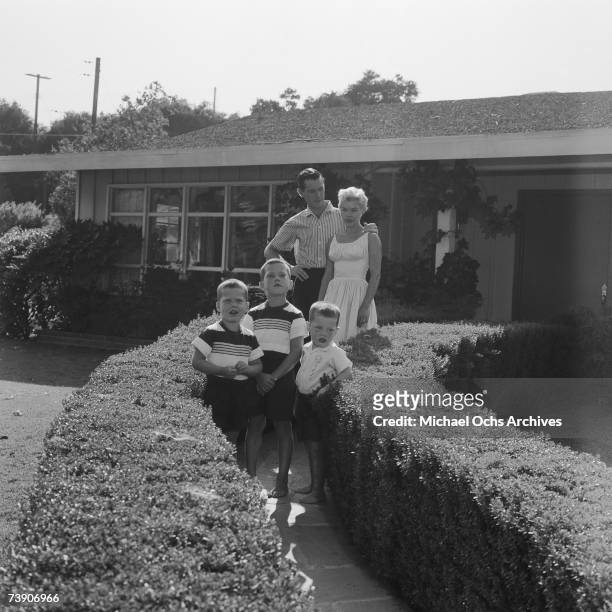 Photo of Johnny Carson, July 5 California, Johnny Carson, At home with wife Joan and Sons : Richard, Christopher, and Cory.