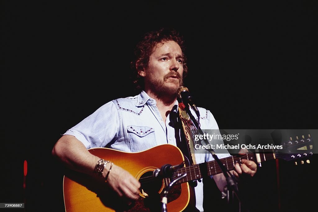 Gordon Lightfoot Performing