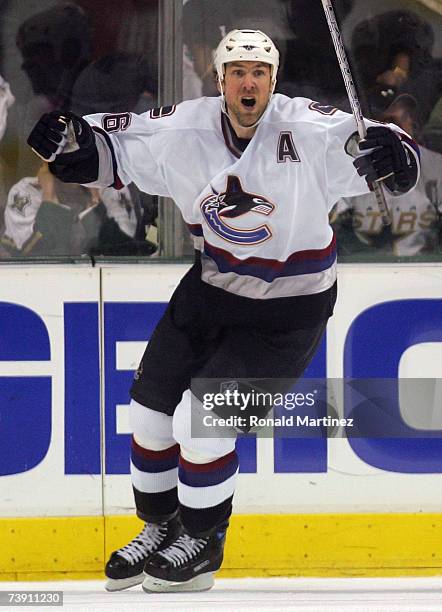 Center Trevor Linden of the Vancouver Canucks reacts after scoring a goal against the Dallas Stars in the third period during game four of the 2007...