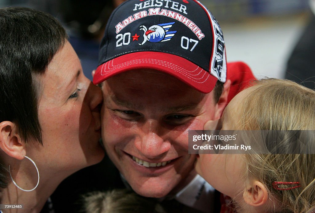 Play Off Final Adler Mannheim v Sinupret Ice Tigers Nuremberg